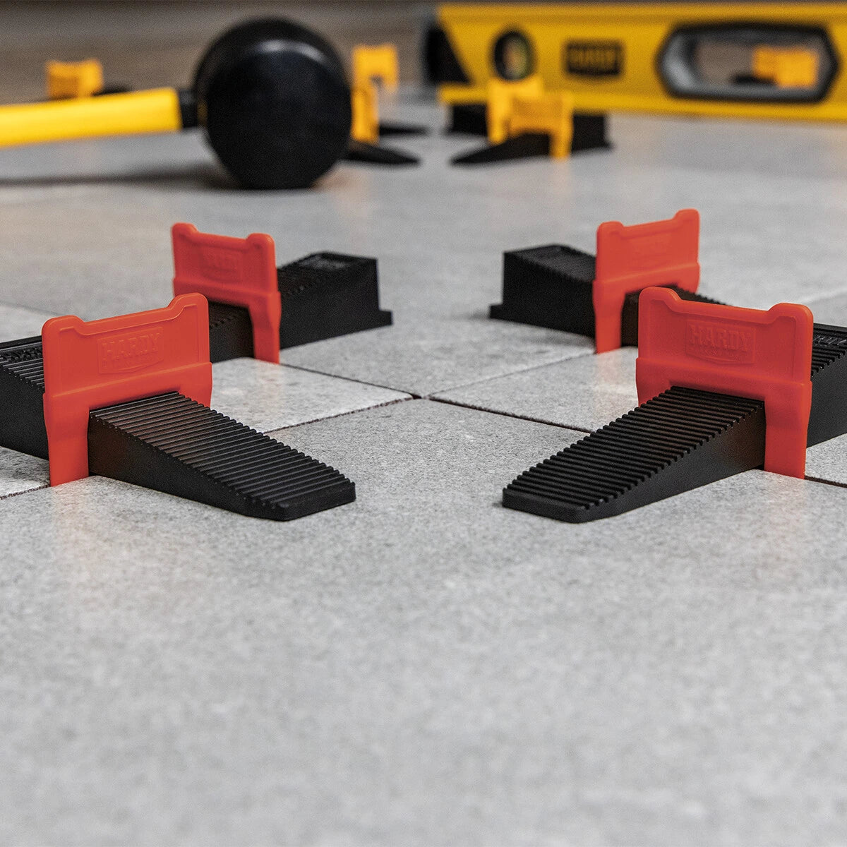 Hardy - Tile Level System 2mm – 300 Clips + 100 Klines in Bucket