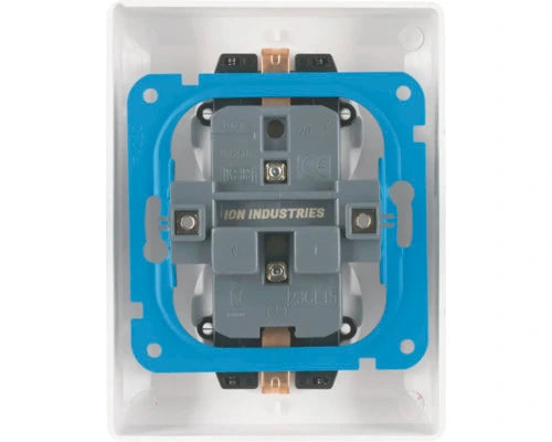 ION INDUSTRIES 2-voudig stopcontact half opbouw alpin wit glanzend met randaarde horizontale montage RAL 9016 - Bouwshop Utrecht