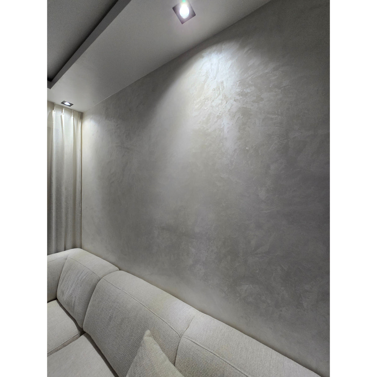 Odassia Platinia Lux decoratieve verf in gebroken wit – parelmoerachtige afwerking – luxe muurverf voor moderne en klassieke interieurs – Bouwshop Utrecht