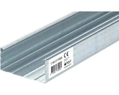 Assortiment Metalstud profielen inclusief verticale C-profielen en horizontale U-profielen in diverse lengtes.