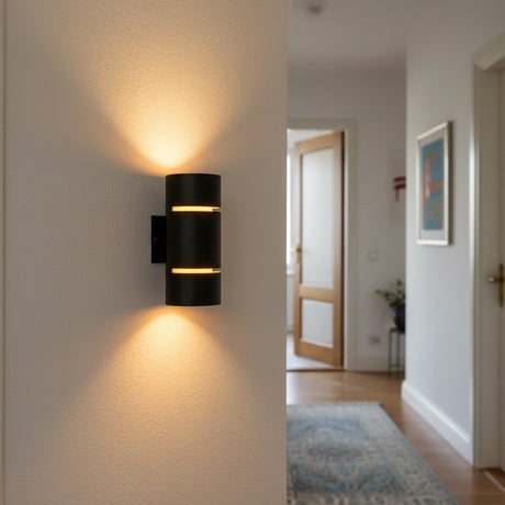 De Horoz Electric Maestro LED wandlamp is een stijlvolle en betrouwbare oplossing voor zowel binnen- als buitenverlichting. 