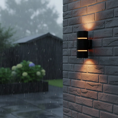 De Horoz Electric Maestro LED wandlamp is een stijlvolle en betrouwbare oplossing voor zowel binnen- als buitenverlichting. 