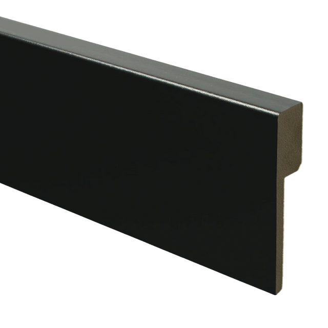 Moderne zwarte overzetplinten RAL 9005 van MDF V313 voor renovatie zonder sloopwerk.