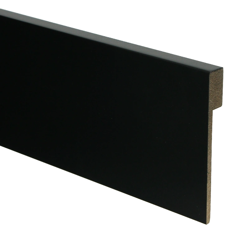 Moderne zwarte overzetplinten RAL 9005 van MDF V313 voor renovatie zonder sloopwerk.