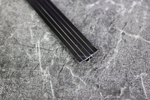 Mat zwart aluminium tussenprofiel van 3 meter voor de strakke verbinding van wandpanelen van 8mm dikte.