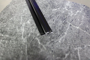 Mat zwart aluminium tussenprofiel van 3 meter voor de strakke verbinding van wandpanelen van 8mm dikte.