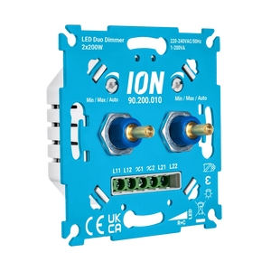 Schuin aanzicht van ION Industries dubbele LED-dimmer 2x200W met twee draaiknoppen.