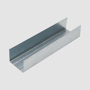 Knauf UW 50 metalstud ligger voor horizontale montage van scheidingswanden en voorzetwanden.
