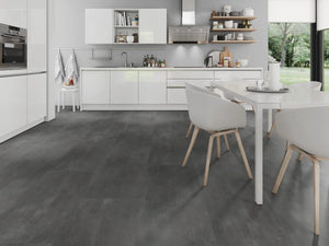 Cementlook Donkergrijs klik PVC tegel (Oneflor Cement Dark Grey, rigid klik 6 mm) in een interieur – sfeerfoto 1
