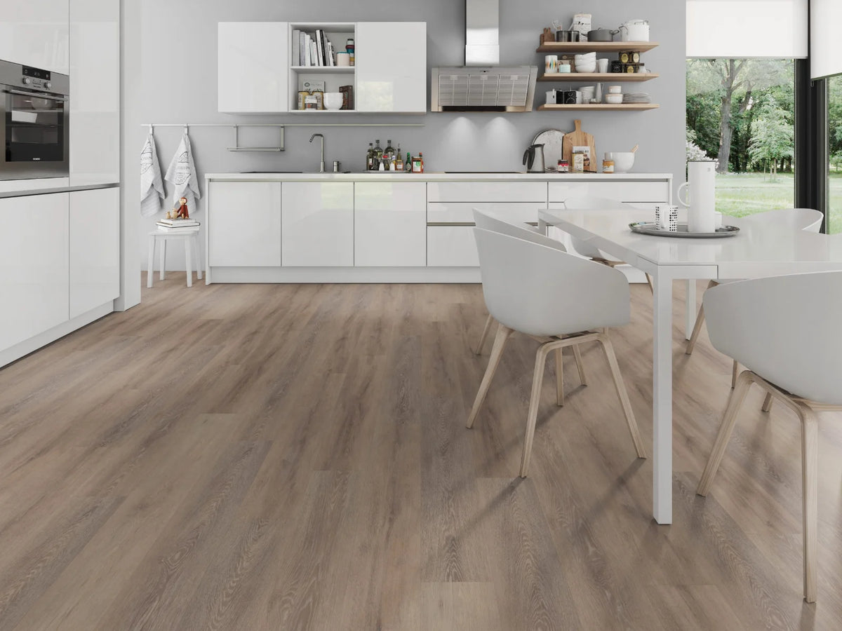 Donker Naturel Eiken klik PVC plank (Oneflor Cerused Oak Dark Natural, rigid klik 6 mm) in een interieur – sfeerfoto 1