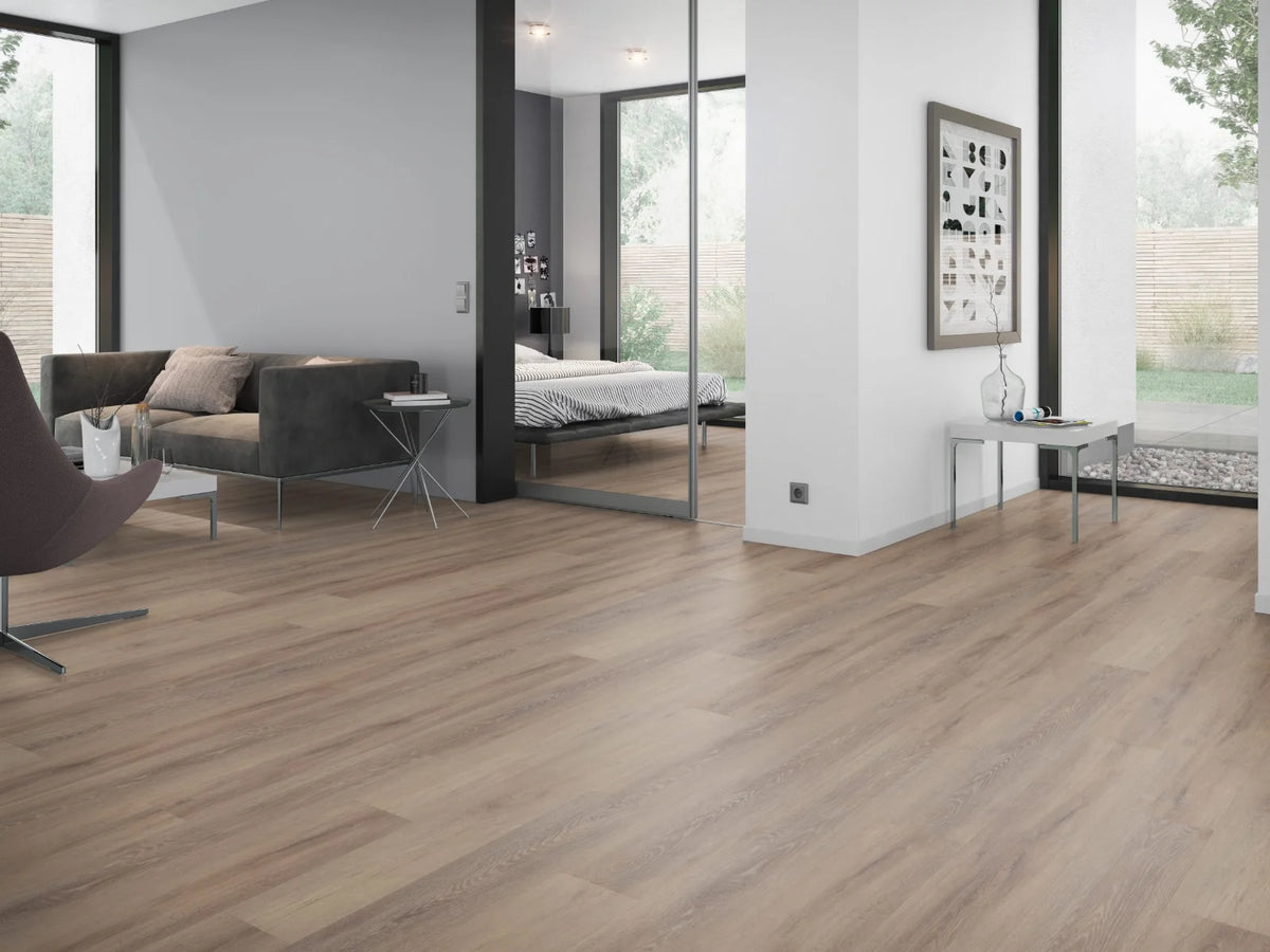 Donker Naturel Eiken klik PVC plank (Oneflor Cerused Oak Dark Natural, rigid klik 6 mm) in een interieur – sfeerfoto 2
