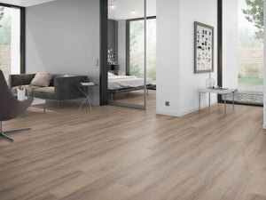 Donker Naturel Eiken klik PVC plank (Oneflor Cerused Oak Dark Natural, rigid klik 6 mm) in een interieur – sfeerfoto 2