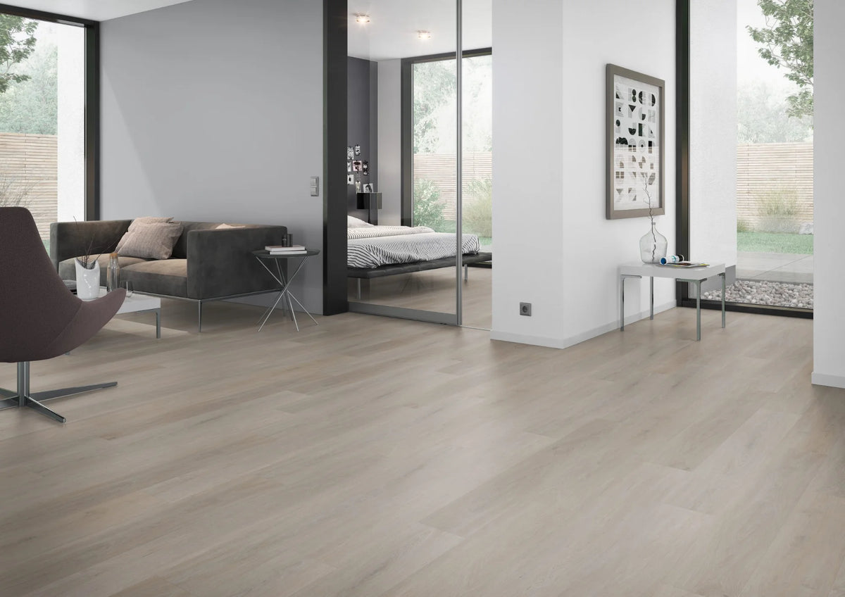 Eiken greige PVC plank vloer (Oneflor English Oak Greige) gelegd in een interieur – sfeerfoto 1