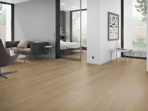 Honingkleurig Eiken klik PVC plank (Oneflor English Oak Honey, rigid klik 6 mm) in een interieur – sfeerfoto 2