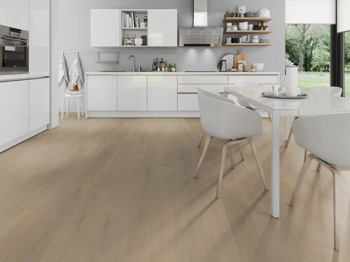 Warm Naturel Eiken klik PVC plank (Oneflor English Oak Warm Natural, rigid klik 6 mm) in een interieur – sfeerfoto 1