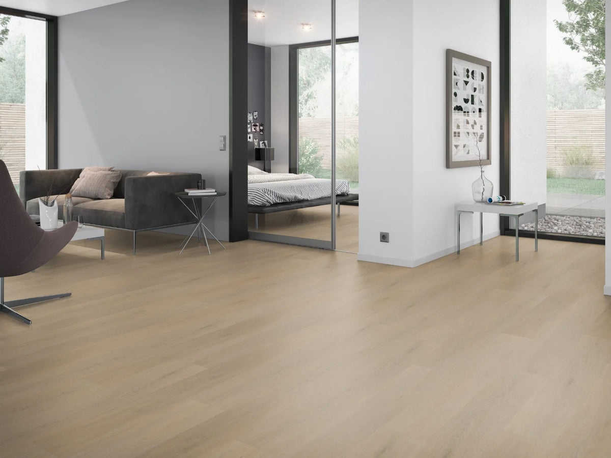 Warm Naturel Eiken klik PVC plank (Oneflor English Oak Warm Natural, rigid klik 6 mm) in een interieur – sfeerfoto 2