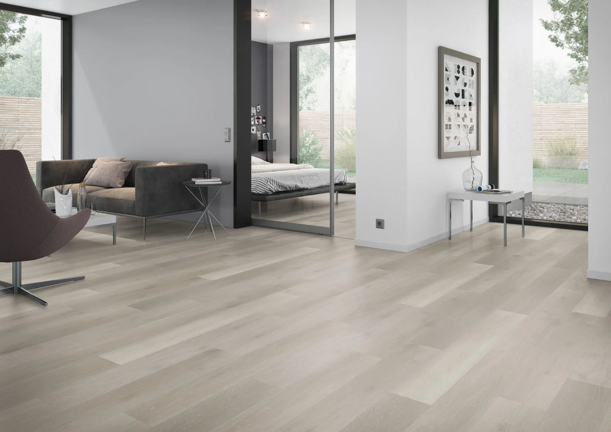Licht naturel eiken PVC plank vloer (Oneflor Flemish Oak Light Natural) gelegd in een interieur – sfeerfoto 1
