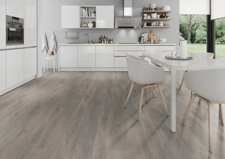 Oud eiken greige PVC plank vloer (Oneflor Old Oak Greige) gelegd in een interieur – sfeerfoto 2