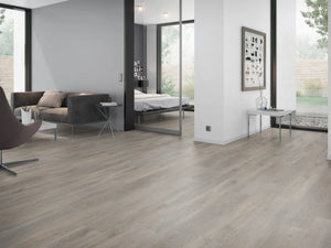 Oud Eiken Greige XL klik PVC plank (Oneflor Old Oak Greige, rigid klik 7 mm) in een interieur – sfeerfoto 2