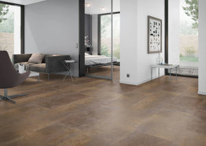 Oxidelook brons rood PVC tegel vloer (Oneflor Oxyde Bronze Red) gelegd in een interieur – sfeerfoto 1