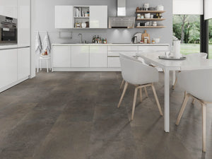 Oxidelook Bruin klik PVC tegel (Oneflor Oxyde Brown, rigid klik 6 mm) in een interieur – sfeerfoto 1