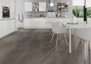 Oxidelook bruin PVC tegel vloer (Oneflor Oxyde Brown) gelegd in een interieur – sfeerfoto 3