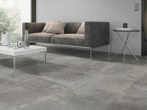 Oxidelook Lichtgrijs klik PVC tegel (Oneflor Oxyde Light Grey, rigid klik 6 mm) in een interieur – sfeerfoto 2