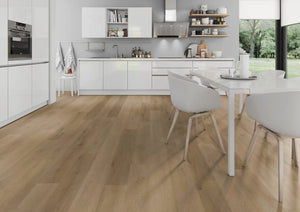 Licht eiken ambertint XL PVC plank vloer (Oneflor Prestige Oak Light Amber) met brede planken in een interieur – sfeerfoto 1