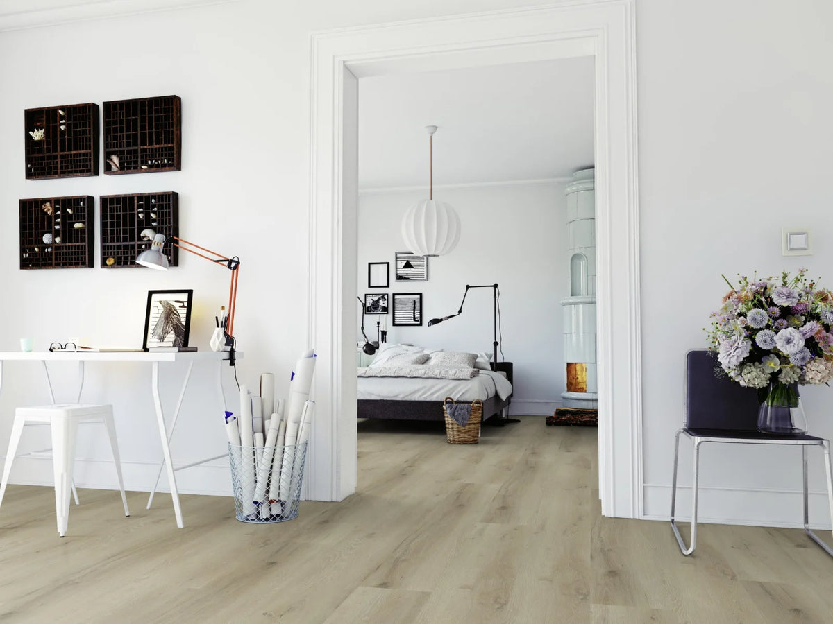 Licht Naturel Eiken XL klik PVC plank (Oneflor Prestige Oak Light Natural, rigid klik 7 mm) in een interieur – sfeerfoto 1