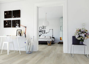 Wit eiken XL PVC plank vloer (Oneflor Prestige Oak White) met brede planken in een interieur – sfeerfoto 2