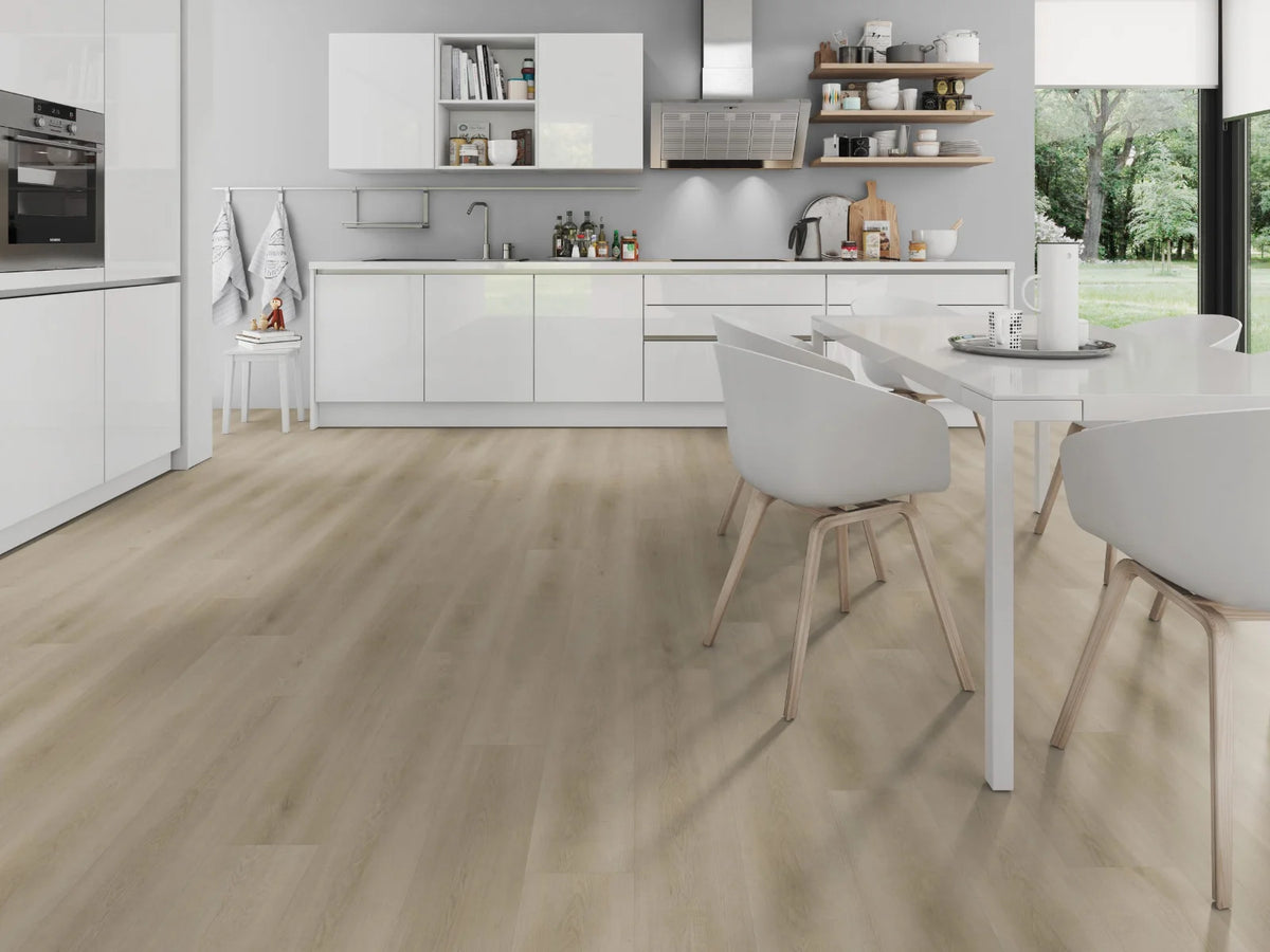 Licht Naturel Eiken klik PVC plank (Oneflor Raw Oak Light Natural, rigid klik 6 mm) in een interieur – sfeerfoto 1