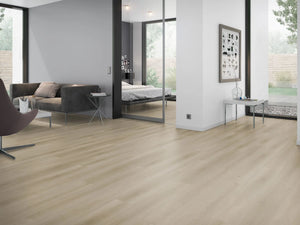 Licht Naturel Eiken klik PVC plank (Oneflor Raw Oak Light Natural, rigid klik 6 mm) in een interieur – sfeerfoto 2