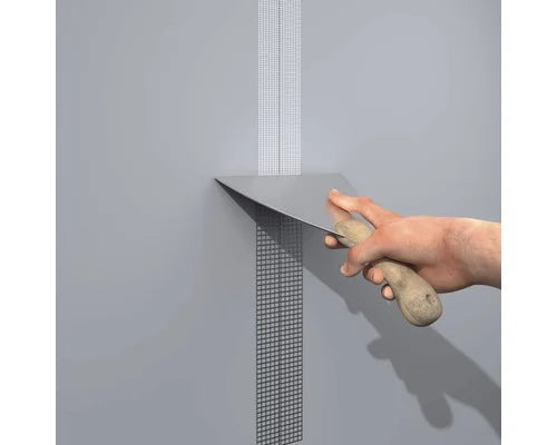 Detail van de brede geweven zelfklevende gaasstructuur van PRECIT 100 mm voegenband