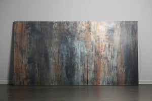 Exclusief design wandpaneel Midnight Masterpiece met abstracte donkere kleurenmix en gouden/diepblauwe accenten.