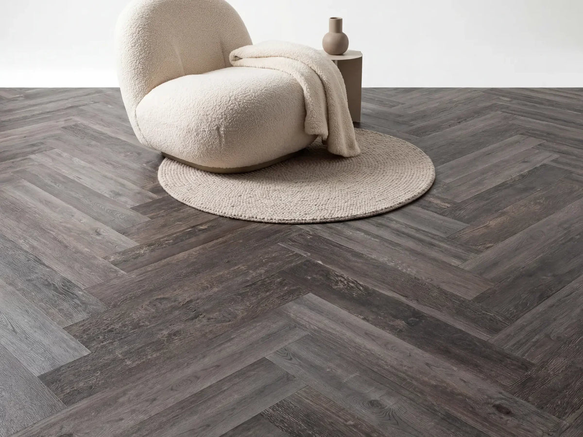 Yarenza Lux Tenebrae Visgraat Charred Black Oak PVC Visgraat Dryback 2,5 mm Zwart Gebrand Eiken - foto 5