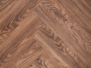 Yarenza Natura Visgraat Dark Oak Klik PVC Visgraat 7 mm Met Ondervloer Donker Eiken